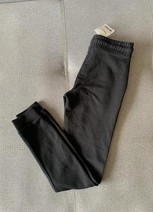 Нові чорні спортивні штани next 8 років р.128 без утеплення тонкі літні джоггери