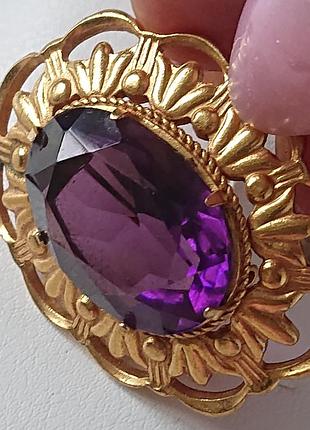 Винтажная брошь ссср позолота камень в подарочной коробочке
