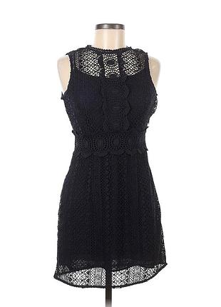 Вечірня мереживна сукня по талії  кежуал