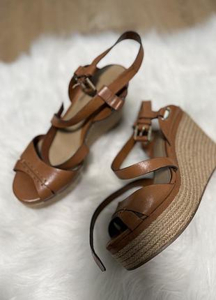 Босоніжки шкіряні ,босоножки кожаные оригінал massimo dutti