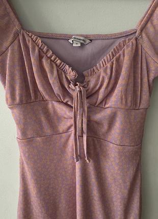 Гарна жіноча сукня