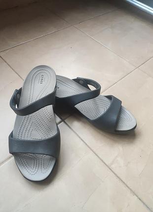Продам crocs  w9   39-40