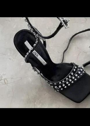 Босоніжки zara з камінчиками стразами