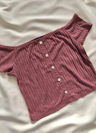 Топ по плечах