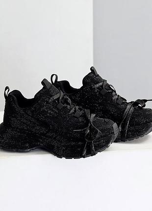 Дизайнерські блискучі кросівки чорні в стразах3 фото