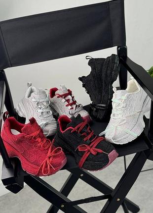 Дизайнерські блискучі кросівки чорні в стразах10 фото