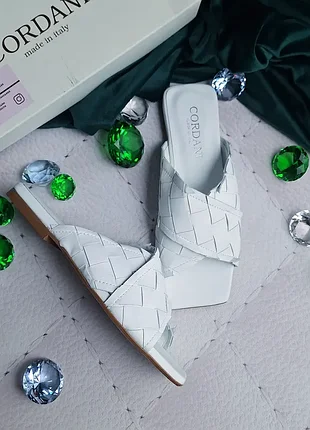 Cordani оригінал шкіряні сандалії білого кольору