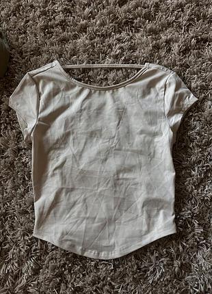 Топ з відкритою спинкою