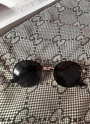 Сонцезахисні окуляри