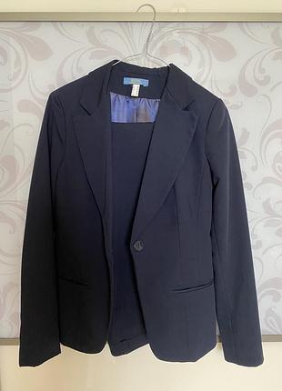 Жіночий костюм