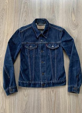Жіноча синя класична джинсова куртка levi's