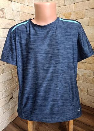 Спортивна футболка 10-11 років.