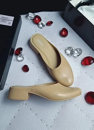 Melissa оригінал силіконові бежеві кольору лате клоги з ароматом карамелі