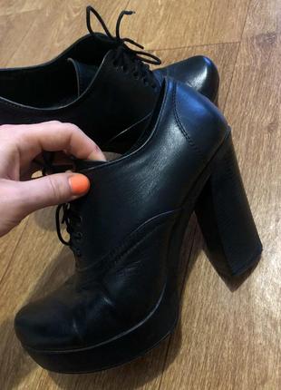 Кожаные чёрные ботинки 38 размер