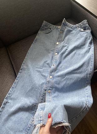 Стильна джинсова спідниця максі з розрізом ззаду