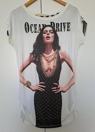 Жіноча футболка з камінцями на принту!