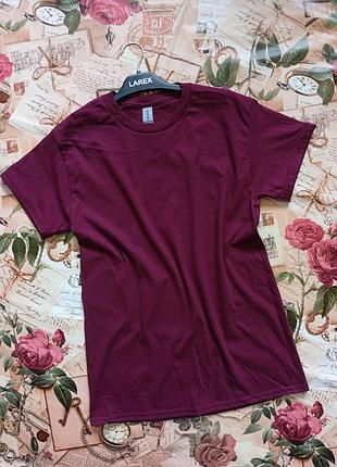 Футболка в цвете бордо