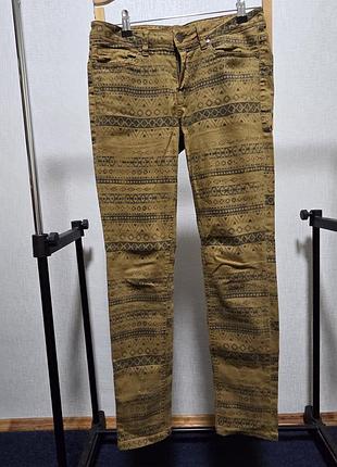 Джинсы плотная ткань с принтом