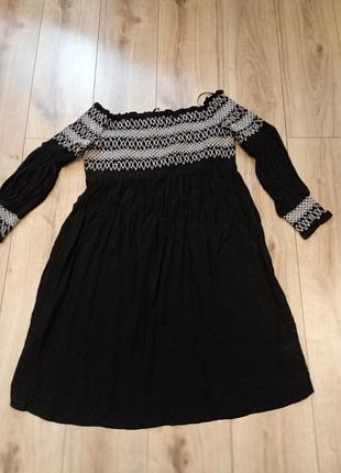 Летнее платье с вышивкой, открытые плечи, натуральная ткань