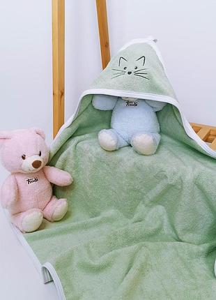 Махровое полотенце с капюшоном после купания для детей с вышивкой зеленое кошечка махра penetka 90x80 см