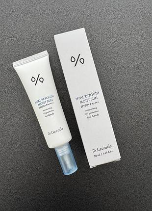 Увлажняющий солнцезащитный крем dr.ceuracle hyal reyouth moist sun spf 50/pa++++ 50 мл