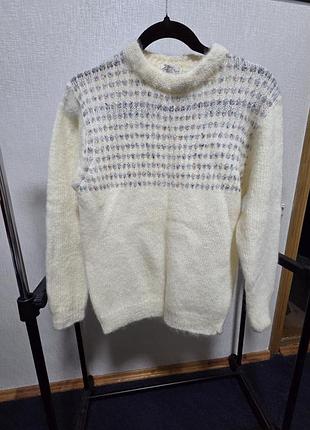 Шерстяной свитер