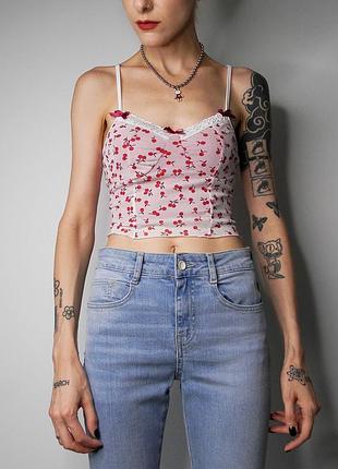 Топ с сеткой у вишенки