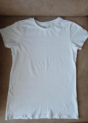 Біла базова футболка на 10р