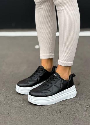 Кроссовки женские