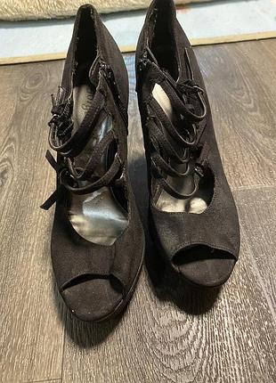 Босоніжки жіночі