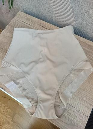 Красиві трусики на високій посадці з ефектом утягування