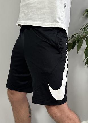 Чоловічі спортивні шорти nike