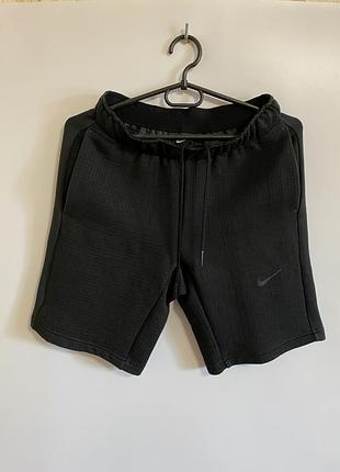 Спортивні шорти nike