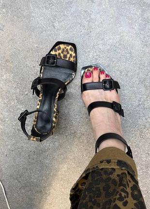 Босоніжки з італійської шкіри на підборах з ремінцями пряжками шоколадні бежеві2 фото