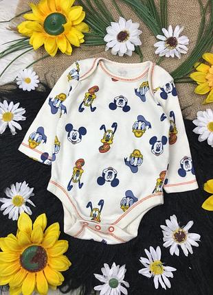Бежевий бодік з міккі на 0-3 міс