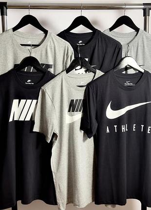 Чоловічі футболки nike