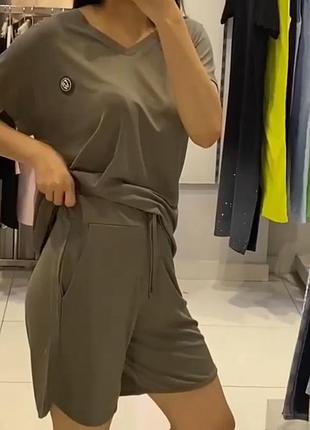 Костюм люкс качество,ткань масло,тонкая лёгкая ,ниспадающая , турция.