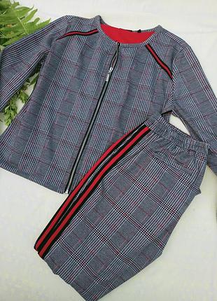 Люкс серия!брючный костюм в мелкую клеточку ,трикотажный .
с  лампасами на брюках и на боковых швах пиджака,46-48разм.,so soire wear de luxe.