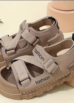 Босоніжки сандалі