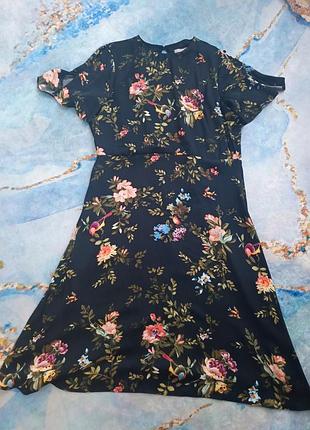 Легенька сукня з цікавими рукавами