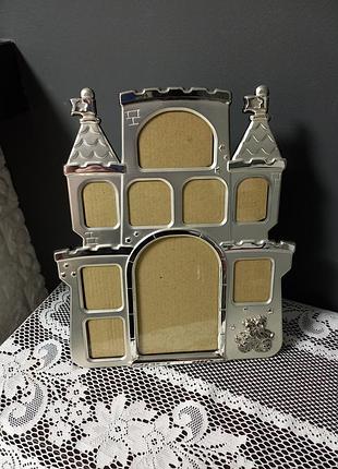 Детская фоторамка в виде замка на 9 фото, размер 29*23 см.