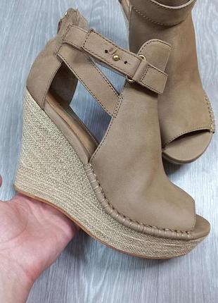 Жіночі босоніжки ugg