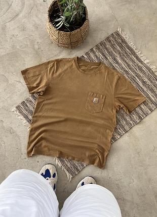 Вінтажна коричнева футболка carhartt wip з кишенею на грудях й вишитим логотипом