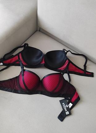 Бюстгальтер з пуш-ап на чашку в