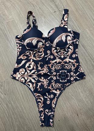 Суцільний купальник