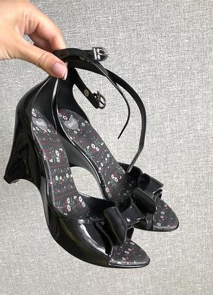 Чорні босоніжки melissa mel