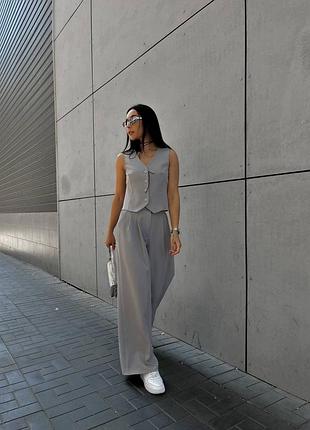 Женский классический брючный костюм