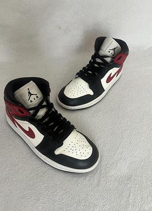 Кроссовки фирмы jordan 37,5 размера по стельке 24 см.