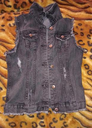 Джинсова жилетка .