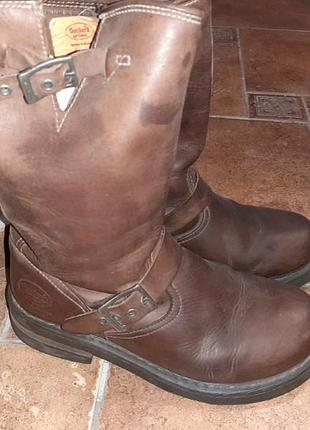 Чоботи dockers